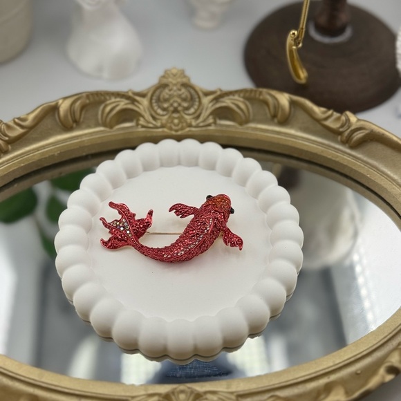 Betsey Johnson Elegant Red Fish Brooch - Picture 7 of 12